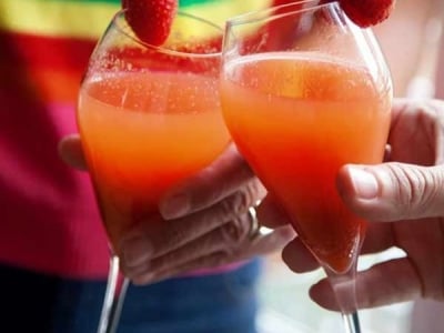 Recette cocktail le Rossini à la fraise - epicerie fine en ligne